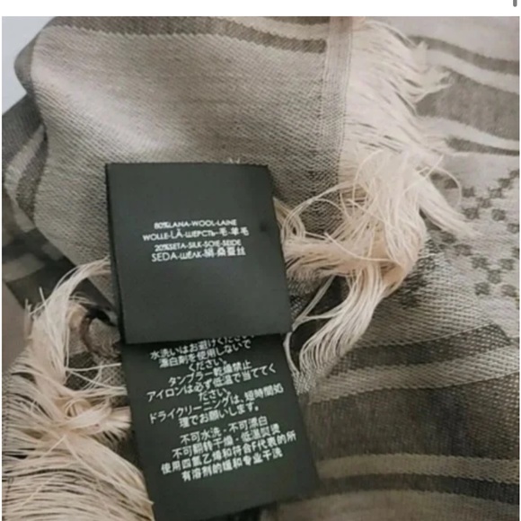 Gucci Wool/Silk Scarf/Pashmina - Picture 5 of 5